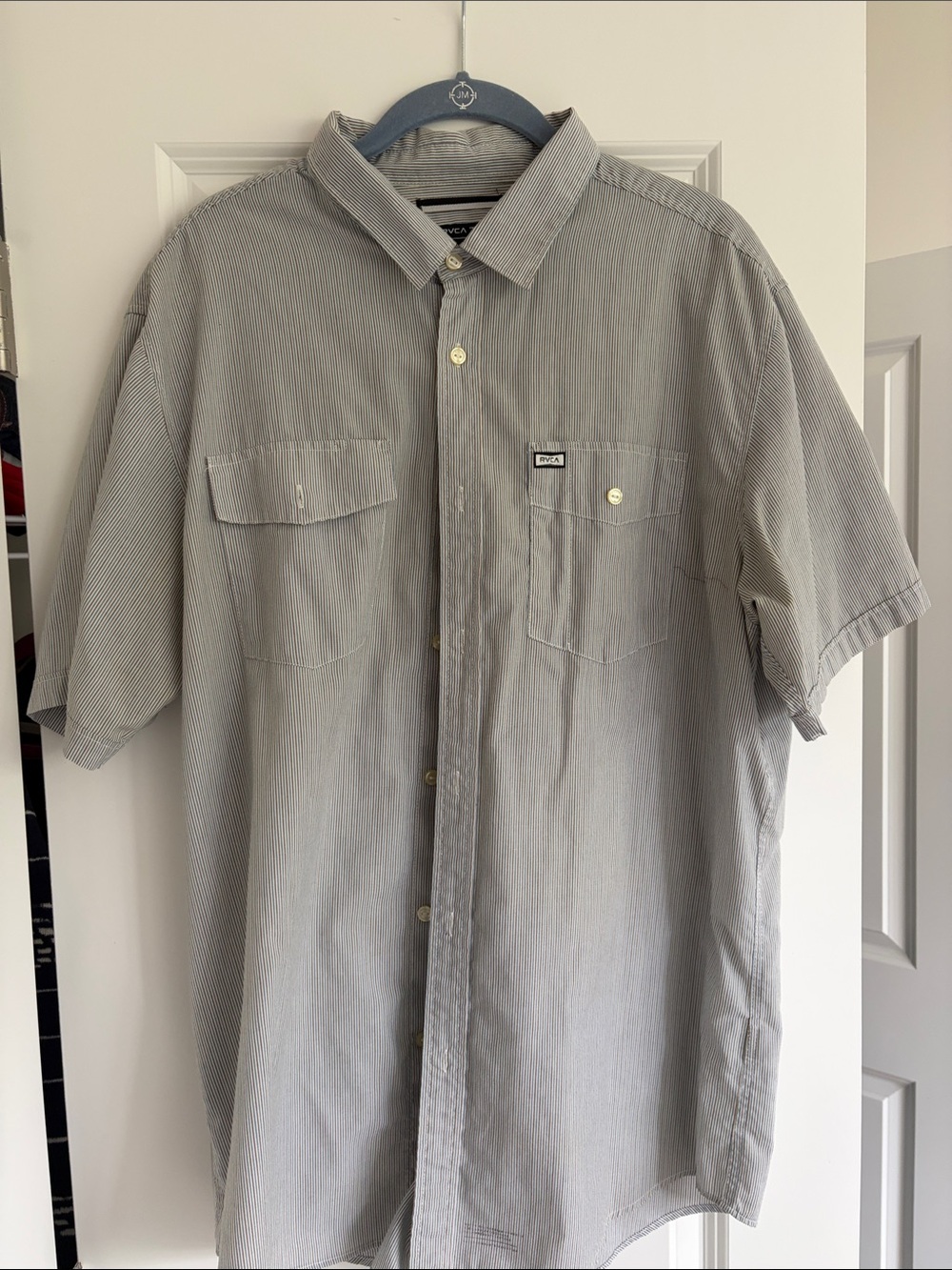 RVCA Men’s Short-Sleeve Button-Down Shirt in Light Gray Pinstripe